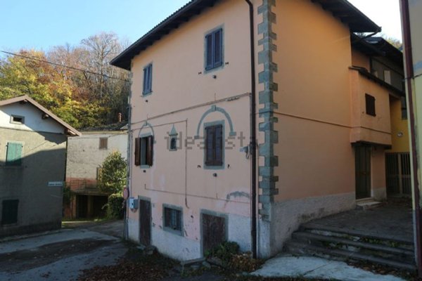 casa indipendente in vendita a Fanano in zona Ospitale