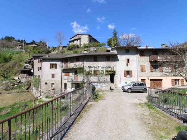 esavano in vendita a Fanano in zona Serrazzone