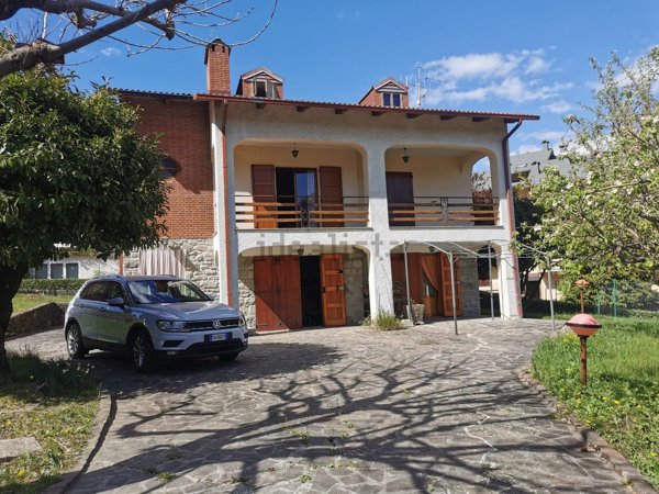 casa indipendente in vendita a Fanano