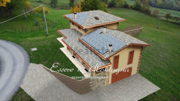 casa indipendente in vendita a Fanano in zona Trignano