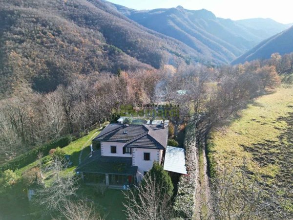 casa indipendente in vendita a Fanano