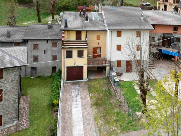 casa indipendente in vendita a Fanano