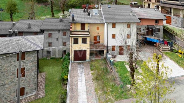 casa indipendente in vendita a Fanano