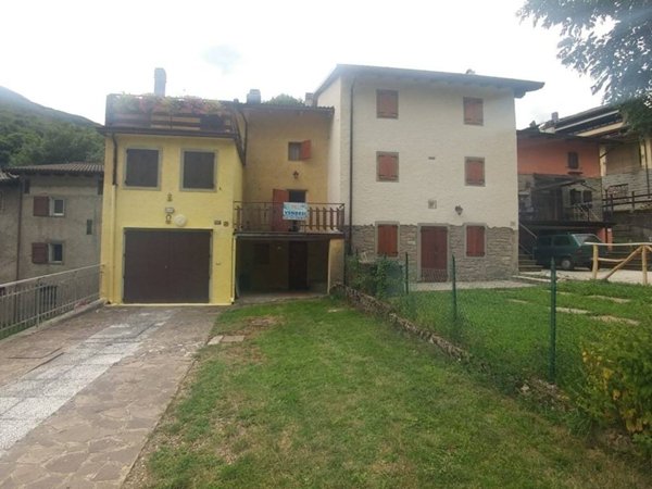casa indipendente in vendita a Fanano in zona Fellicarolo