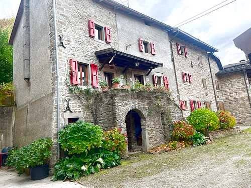 casa indipendente in vendita a Fanano