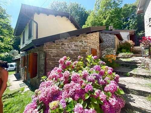 casa indipendente in vendita a Fanano in zona Ospitale