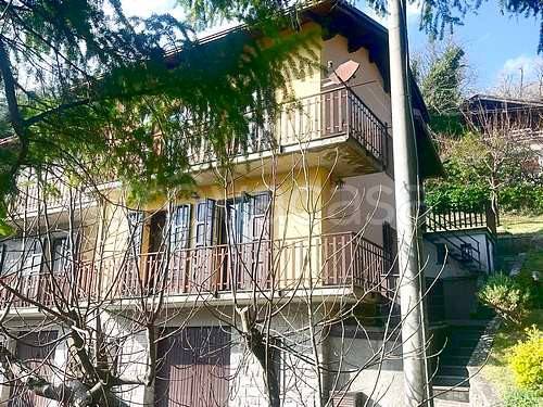 casa indipendente in vendita a Fanano