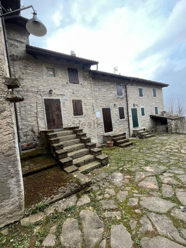 casa indipendente in vendita a Fanano