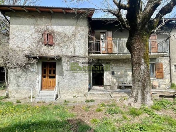 casa indipendente in vendita a Fanano in zona Canevare
