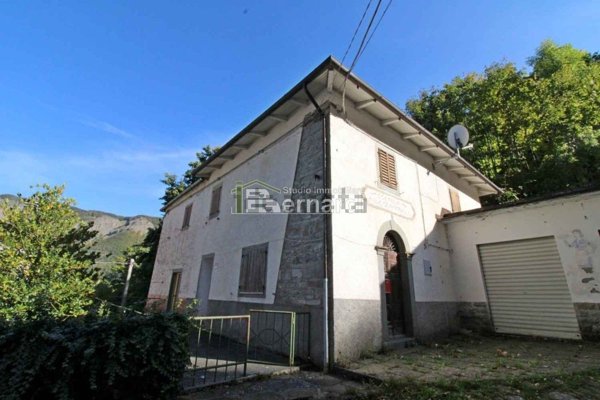 casa semindipendente in vendita a Fanano in zona Ospitale
