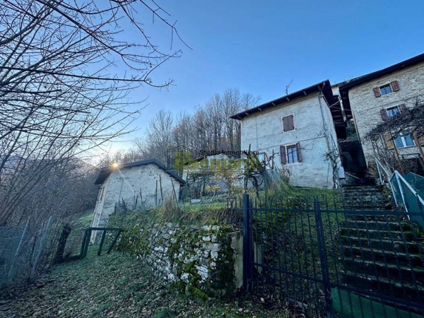 casa indipendente in vendita a Fanano in zona Lotta