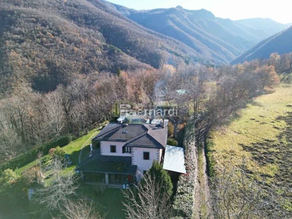 casa indipendente in vendita a Fanano in zona Serrazzone