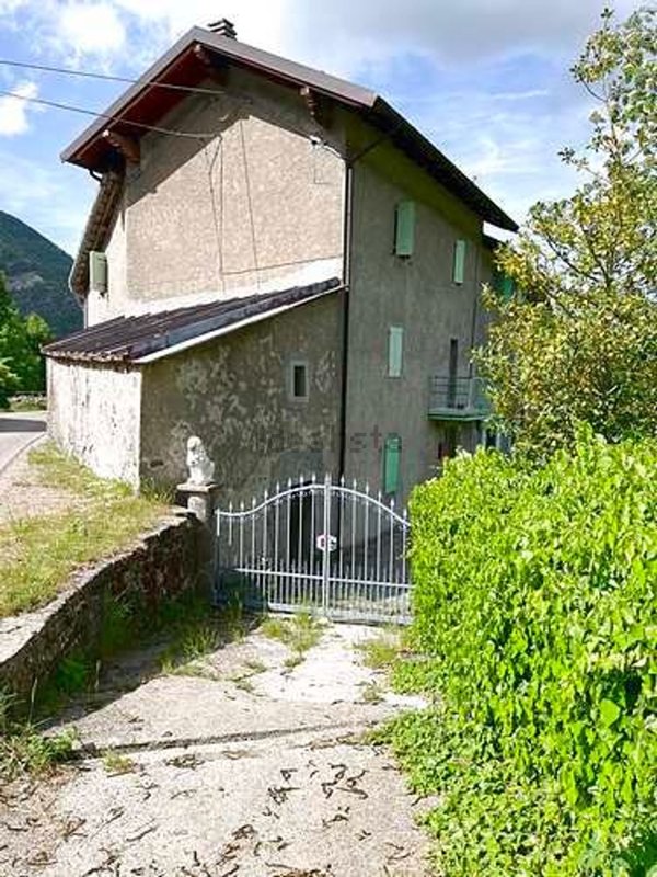 casa indipendente in vendita a Fanano