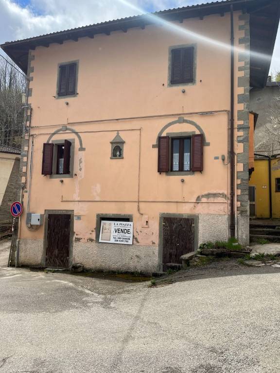 casa indipendente in vendita a Fanano in zona Ospitale
