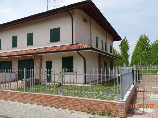 casa indipendente in vendita a Finale Emilia