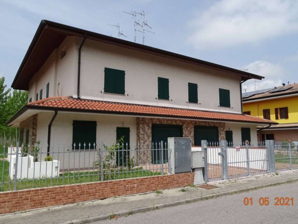 casa indipendente in vendita a Finale Emilia