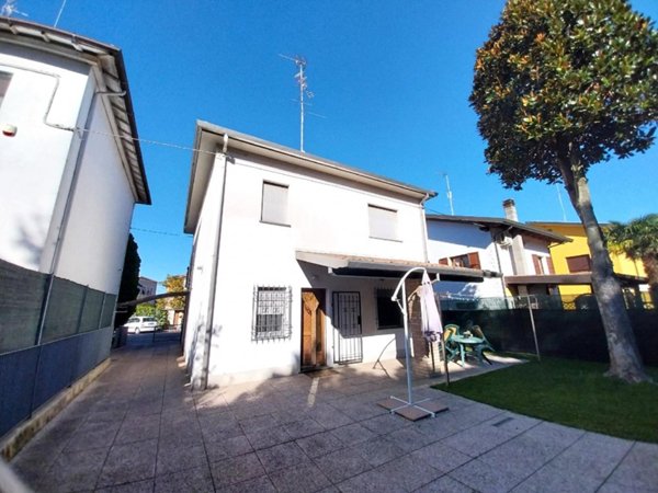 casa indipendente in vendita a Finale Emilia in zona Massa Finalese