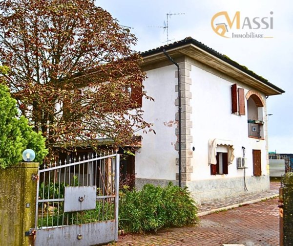casa indipendente in vendita a Finale Emilia in zona Massa Finalese