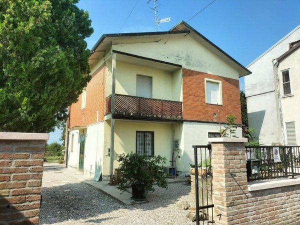 casa indipendente in vendita a Finale Emilia in zona Canaletto