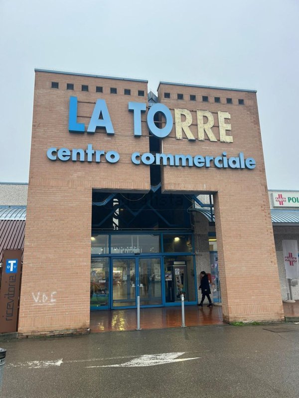 locale commerciale in vendita a Finale Emilia