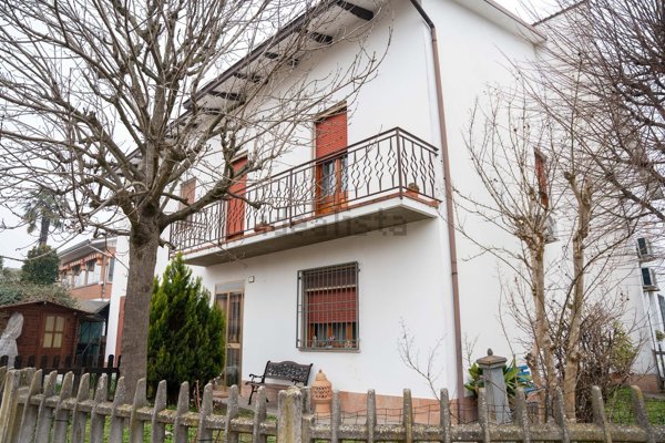 casa indipendente in vendita a Finale Emilia in zona Massa Finalese