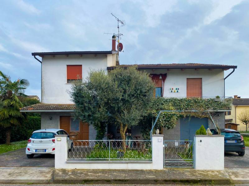 casa indipendente in vendita a Finale Emilia in zona Massa Finalese