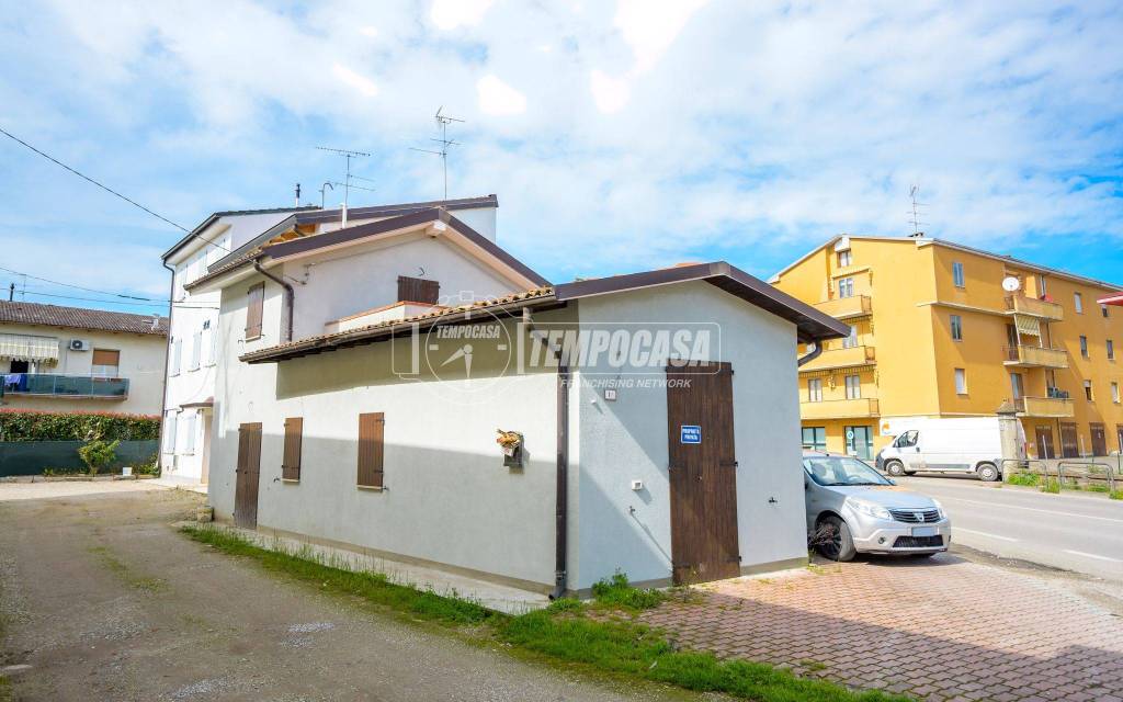 casa indipendente in vendita a Finale Emilia in zona Massa Finalese