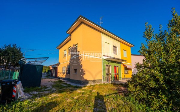 appartamento in vendita a Finale Emilia in zona Massa Finalese