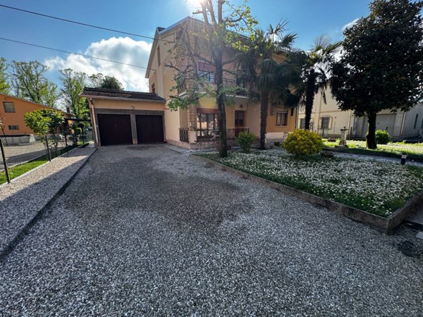 casa indipendente in vendita a Finale Emilia in zona Massa Finalese