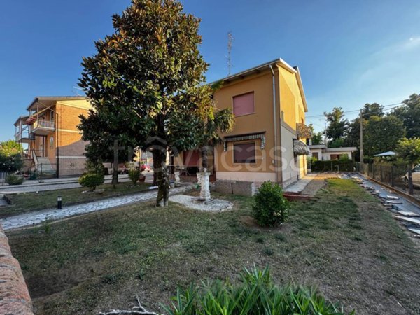 casa indipendente in vendita a Finale Emilia in zona Massa Finalese