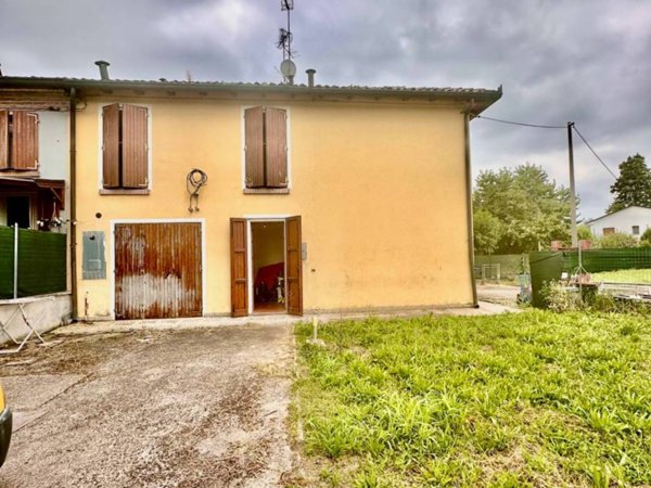 casa indipendente in vendita a Finale Emilia in zona Massa Finalese