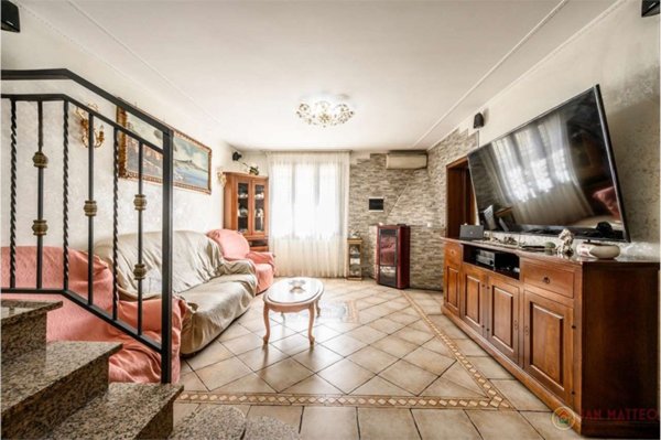 casa indipendente in vendita a Finale Emilia in zona Massa Finalese