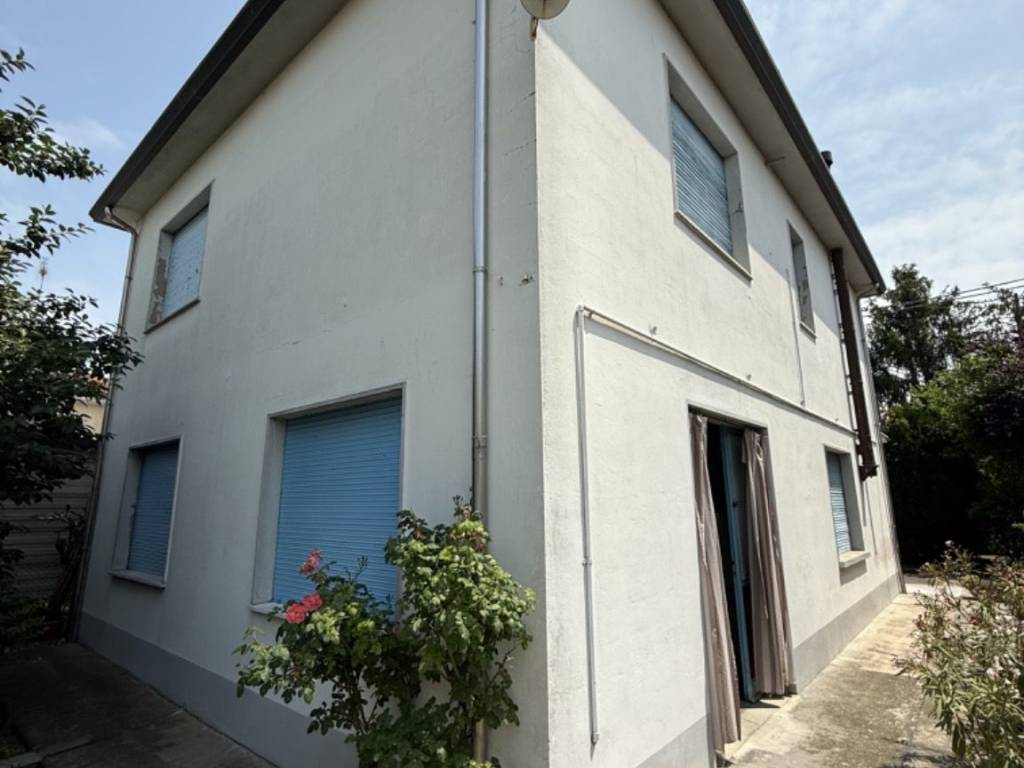 casa indipendente in vendita a Finale Emilia in zona Canaletto