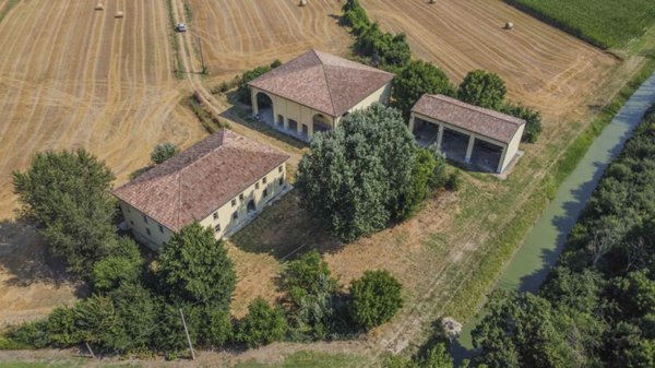 casale in vendita a Finale Emilia