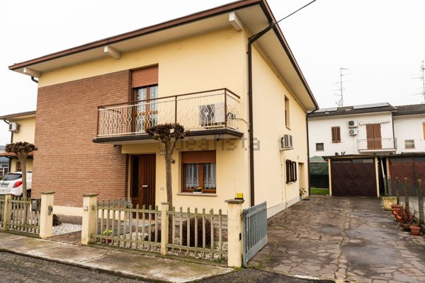casa indipendente in vendita a Finale Emilia in zona Massa Finalese