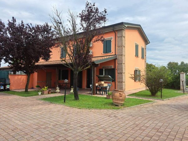 casa indipendente in vendita a Finale Emilia in zona Massa Finalese