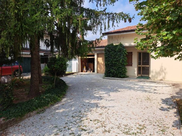 casa indipendente in vendita a Finale Emilia in zona Massa Finalese