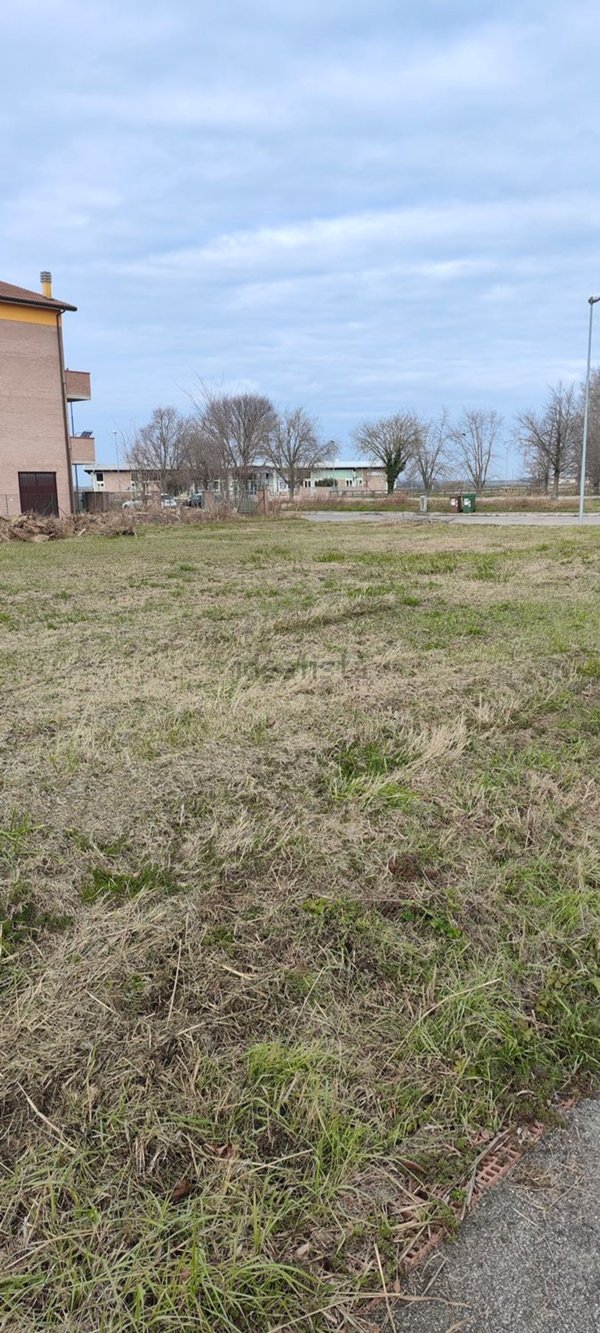 terreno edificabile in vendita a Finale Emilia