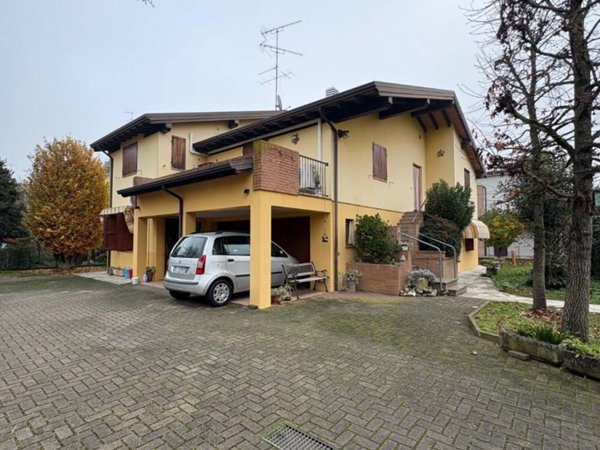 casa indipendente in vendita a Finale Emilia in zona Massa Finalese
