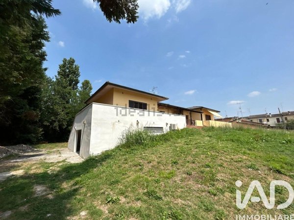 casa indipendente in vendita a Finale Emilia in zona Massa Finalese