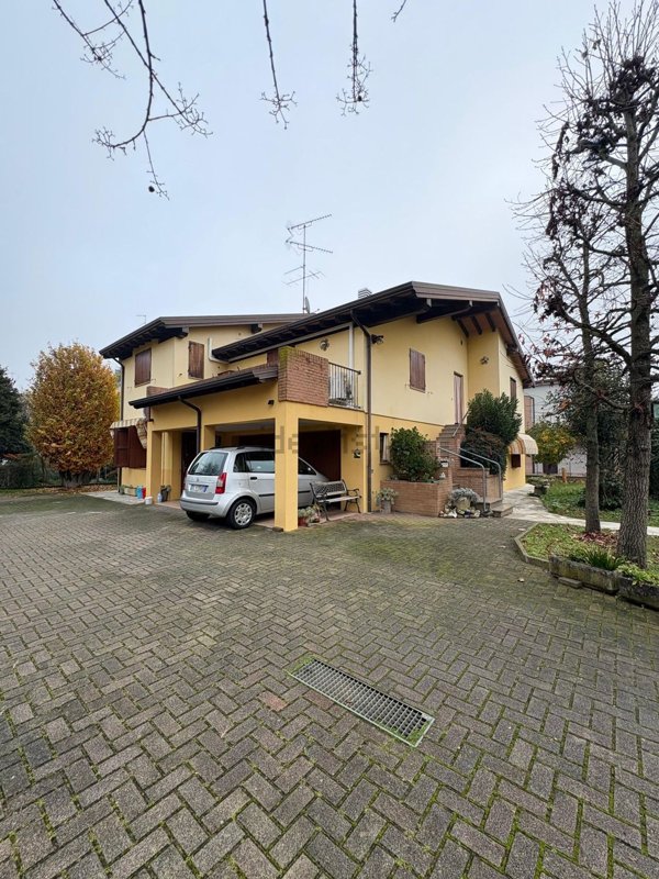 casa indipendente in vendita a Finale Emilia in zona Massa Finalese