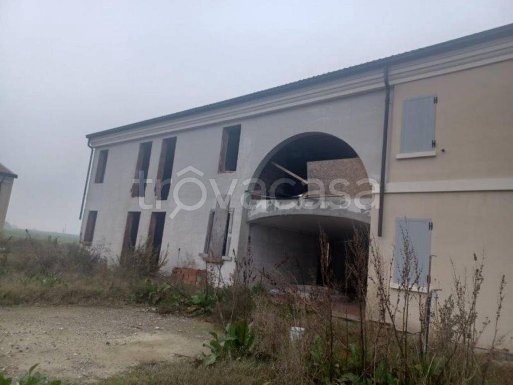 negozio in vendita a Finale Emilia in zona Massa Finalese