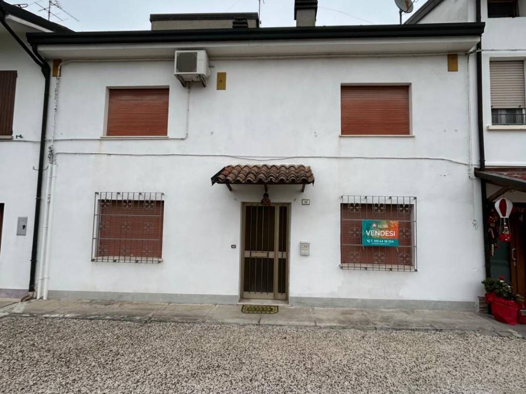 casa indipendente in vendita a Finale Emilia in zona Massa Finalese