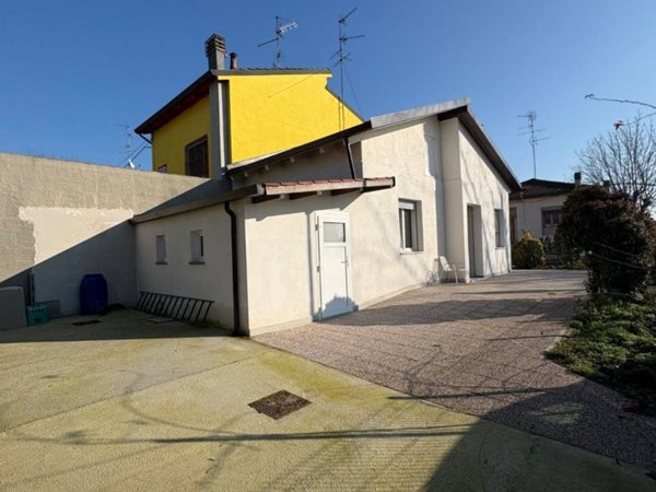 casa indipendente in vendita a Finale Emilia in zona Massa Finalese