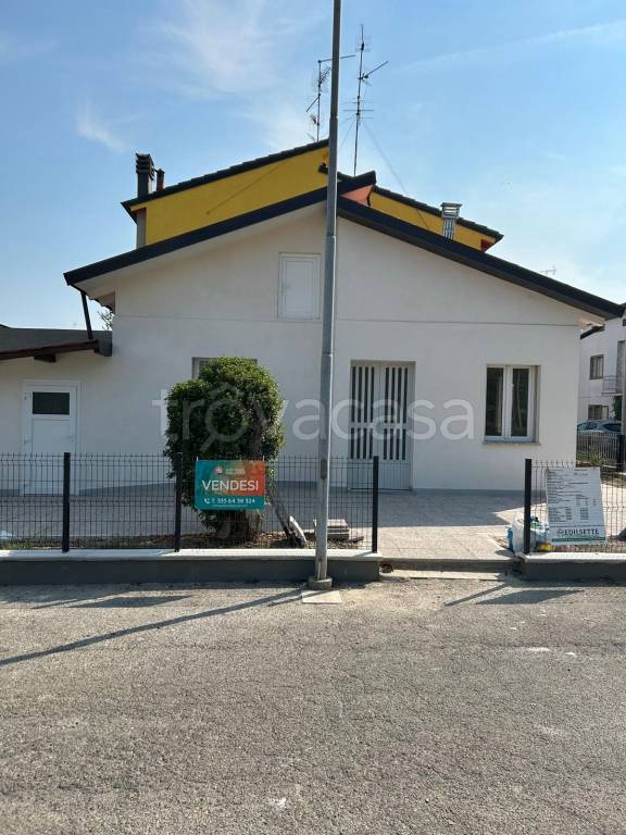 casa indipendente in vendita a Finale Emilia in zona Massa Finalese