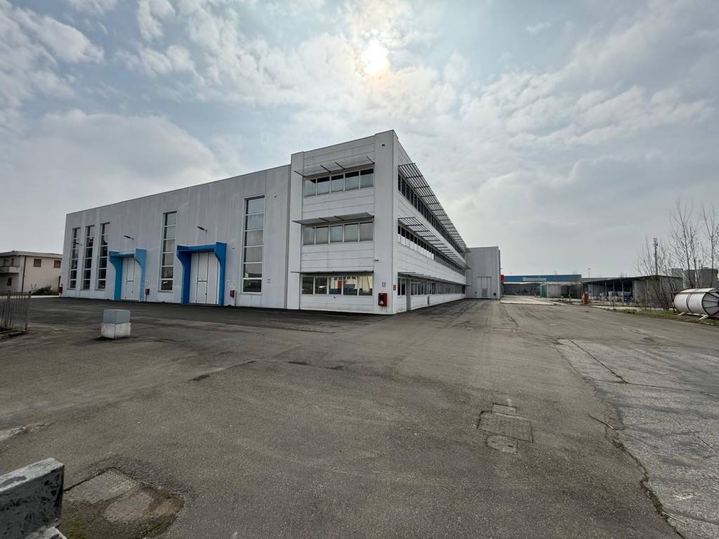 capannone in vendita a Finale Emilia