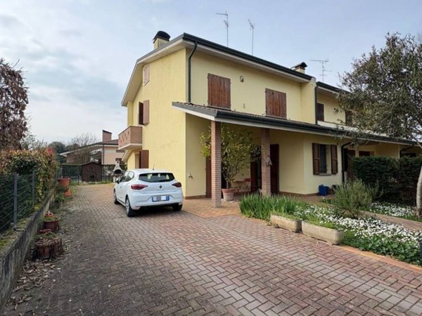 casa indipendente in vendita a Finale Emilia in zona Massa Finalese