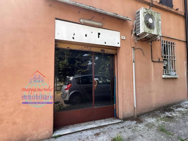 locale commerciale in vendita a Finale Emilia