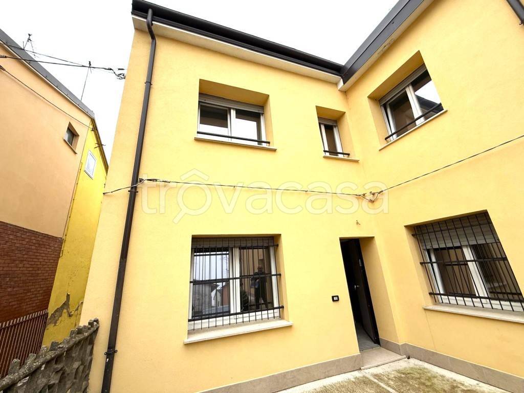 casa indipendente in vendita a Finale Emilia in zona Canaletto