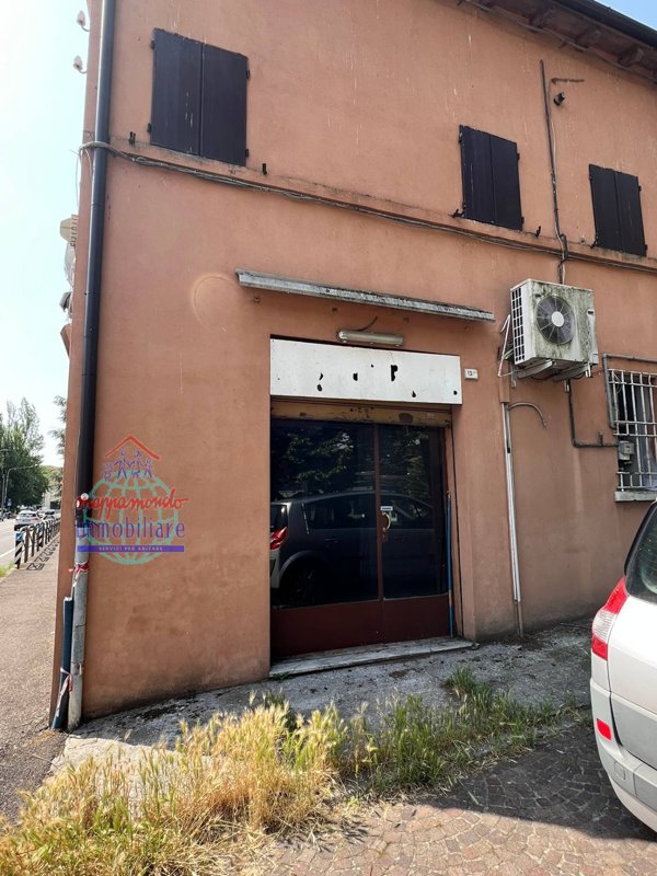 locale commerciale in vendita a Finale Emilia